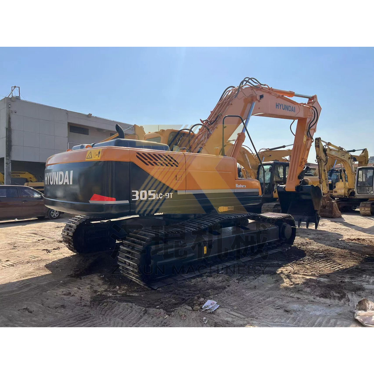 Hyundai 305LC 30Ton Crawler Excavator 198KW for Infrastructure Projects