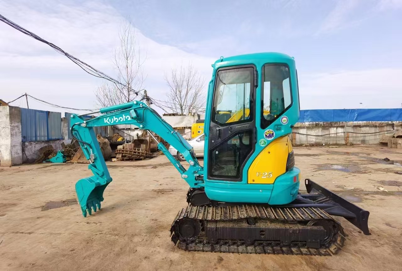 Powerful Kubota Crawler Excavator With 2.5 Ton Weight And 0.1 M3 Bucket For Heavy Construction