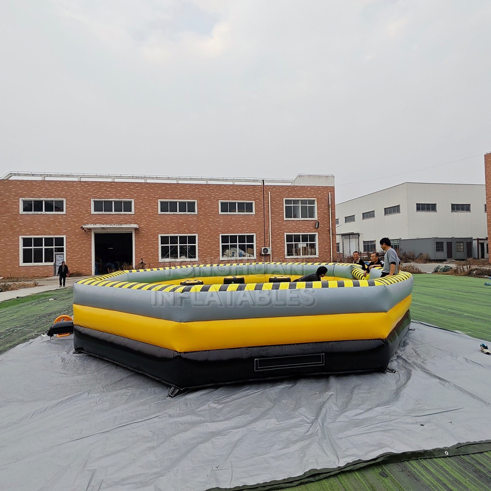 Commercial Inflatable Rotating Challenge Arena with Player Podiums and Safety Walls for Events Parks and Team Competition Games