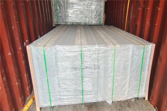 Peach Post Green Welded Mesh Fencing Galvanized Curvy 6 Ft