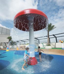 China Big Fiberglass Water Park Umbrella 2.0M Diameter Children Mushroom Water Fountain on sale