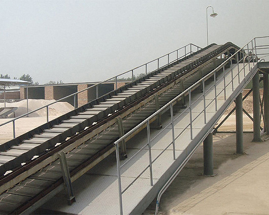 DJ Corrugated Sidewall Conveying Equipment Inclined Belt Conveyor For Bulk Material