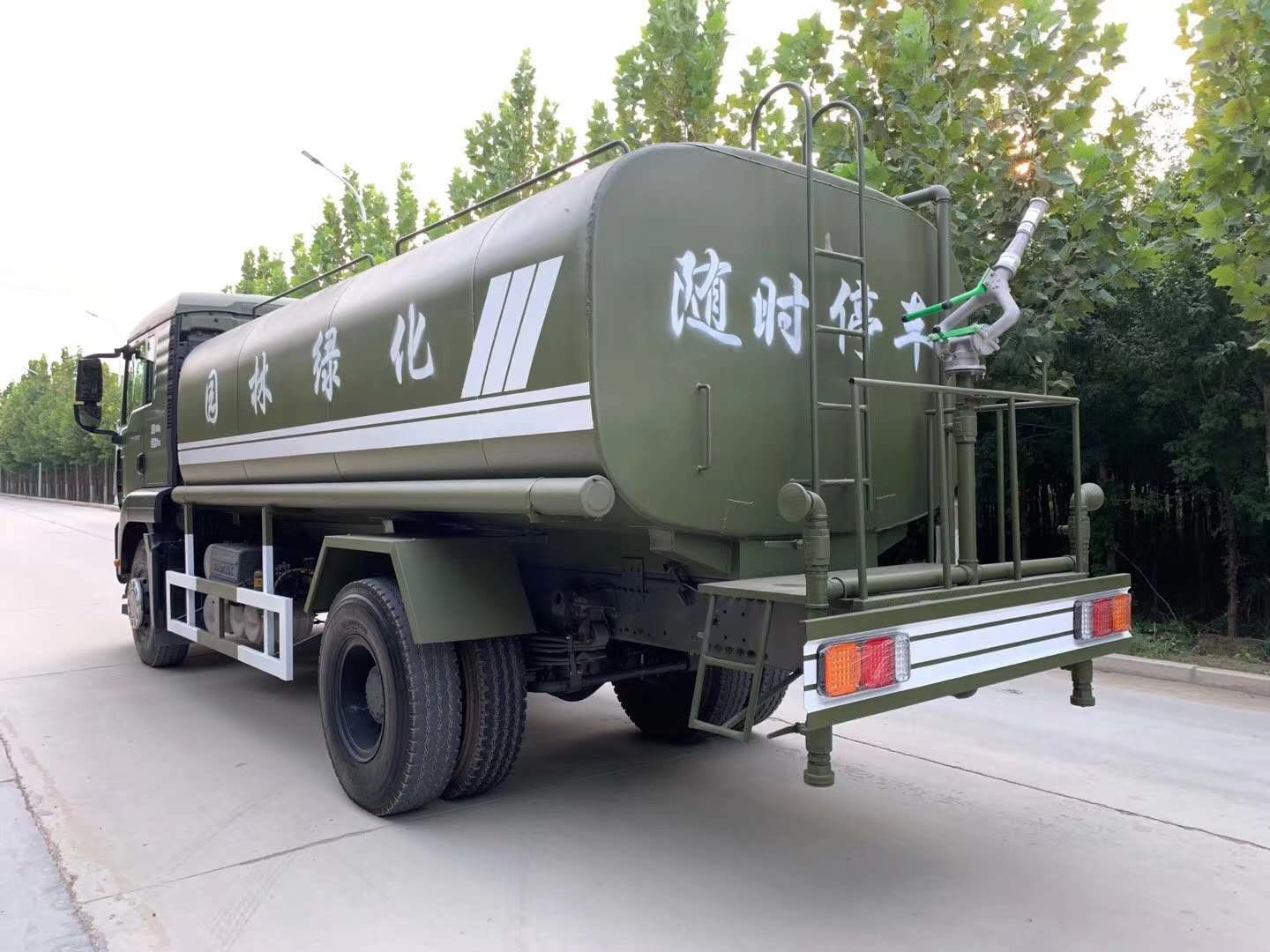 Used HOWO C7H 320HP Sprinkler Troop Water Tanker Truck