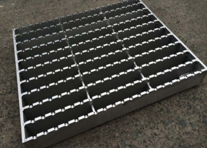 Hot Dip Galvanized Steel Drainage Grating High Flow Capacity Industrial Pavements