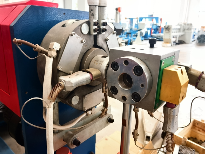 70-25D Polyethylene Extruder Machine 180kg Per Hour Customizable Coating