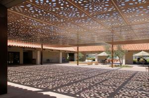 China Luxury Modern Aluminum Pergola Gazebo Waterproof Roof Panels wholesale