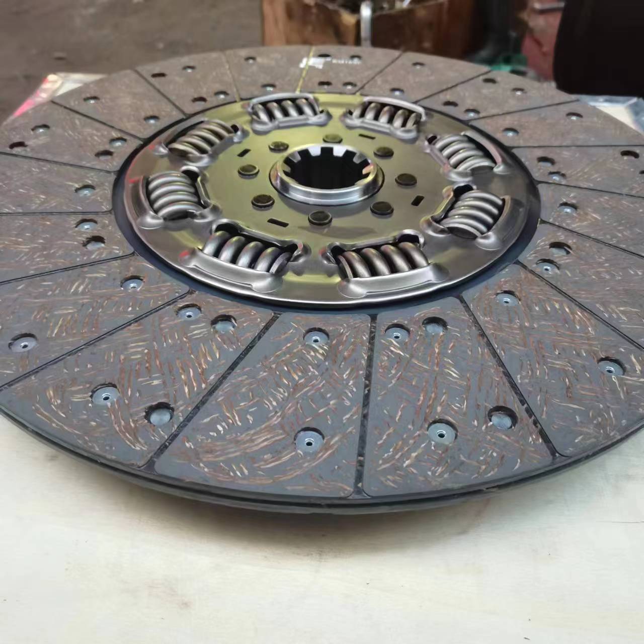 Heavy Truck Parts Sinotruk Howo Wg9114160020 Az9725160390 Clutch Plate Disc for Shacman