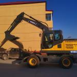 Small Bucket Wheeled Mini Excavator Hydraulic Control Earth Moving Machine