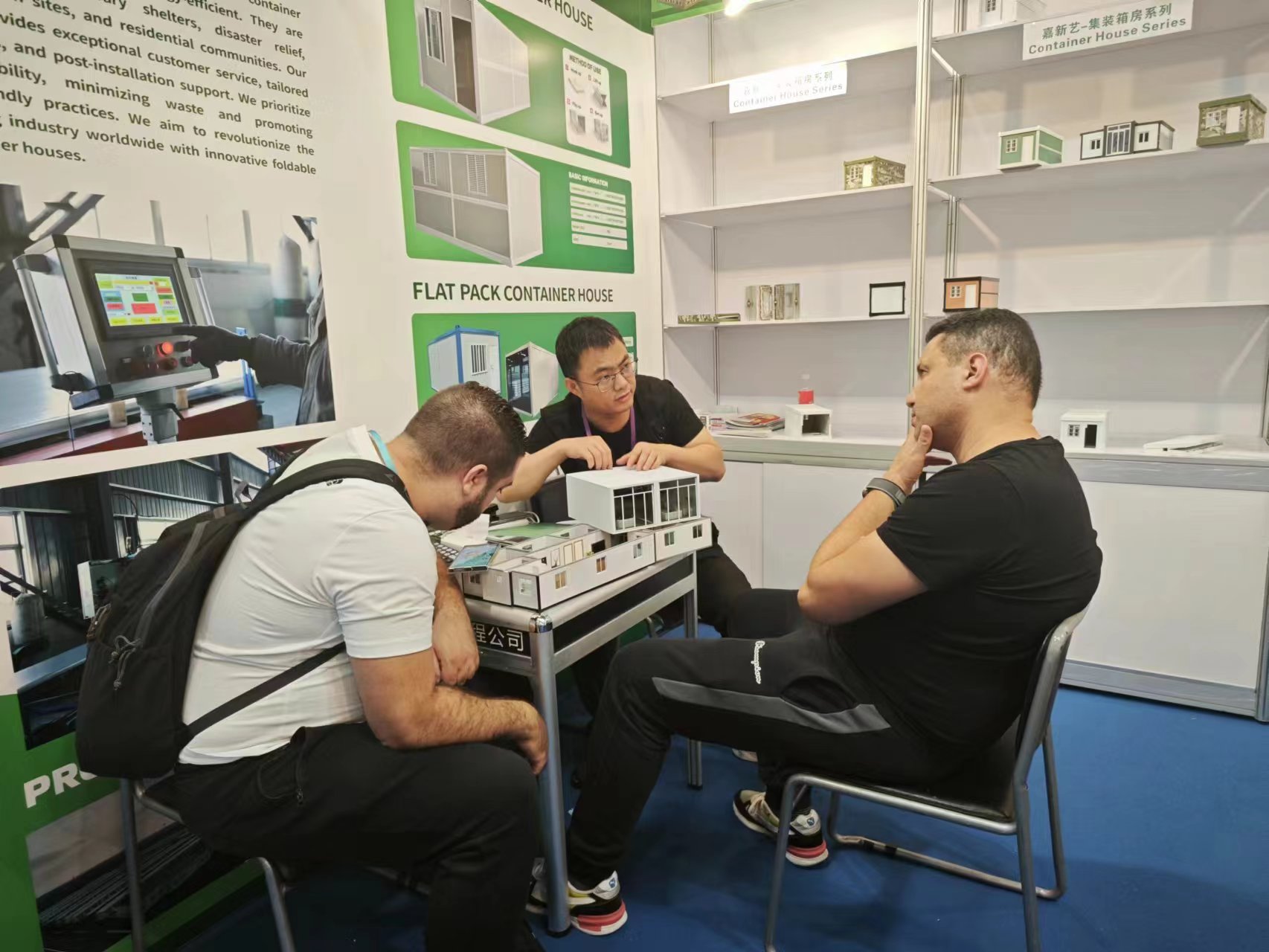 Grande expandable modular house exhibition