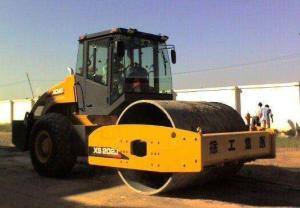 China 20t Single Drum Vibratory Road Roller For Road Building And Repaired XS202J wholesale