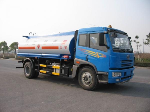 Quality 12000L Small Oil Tanker Truck for Transport Chemical Liquid 4x2 12m3 for sale