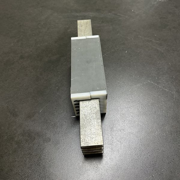 Low Voltage Epoxy Cast Resin Busbar Customized 400-6300A Waterproof IP68 AC/DC1000V 50-60Hz