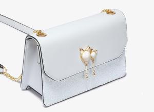 China The new fashion Korean version 2019 joker bag is a one-shoulder bag with girly slung chains crossbody bags wholesale