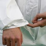Nonwoven Polypropylene Hospital Disposable Coveralls 50gsm With Cap And Foot