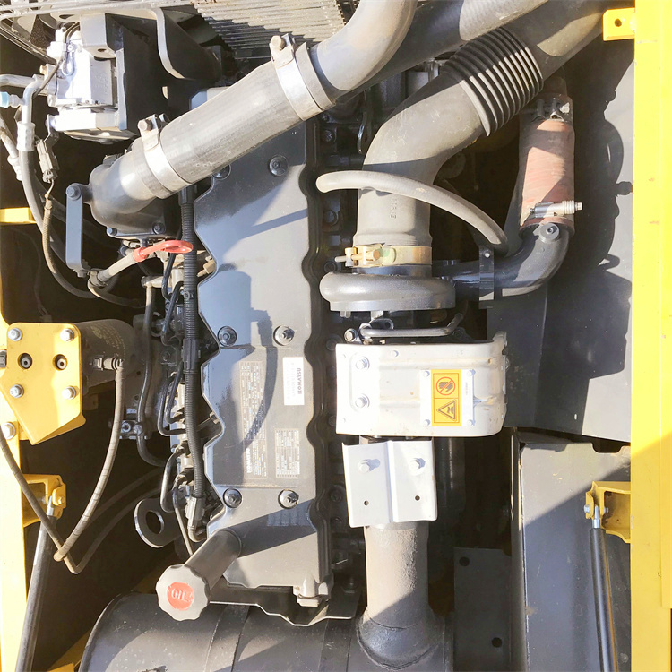 110 KW Good Condition Japan Original 20 Ton Hydraulic Used Komatsu PC200-8 Excavator in Shanghai