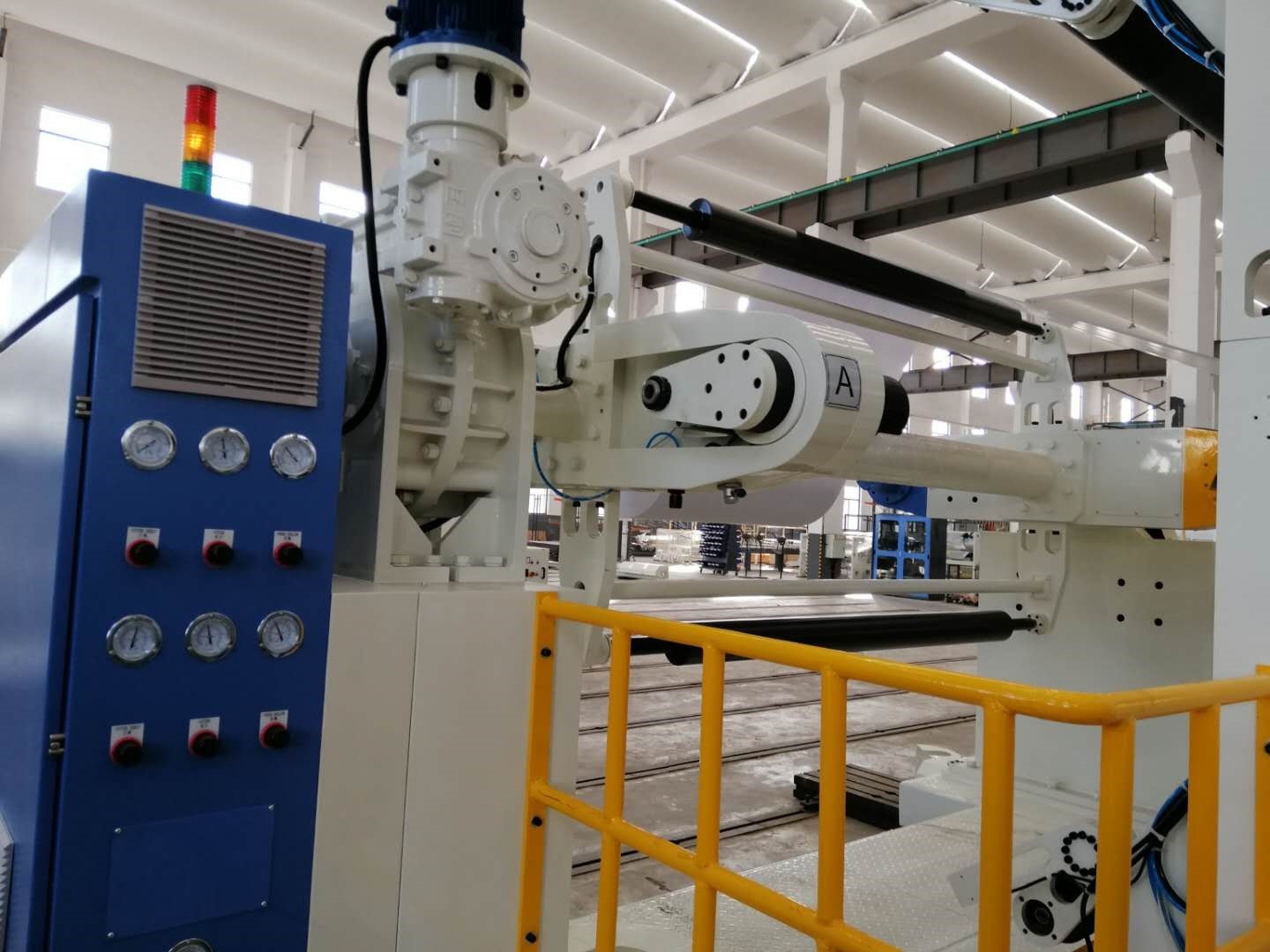 1200-1600mm High Speed PE Film Plastic Automatic Laminating Machine , Single / Double Sided White And Blue