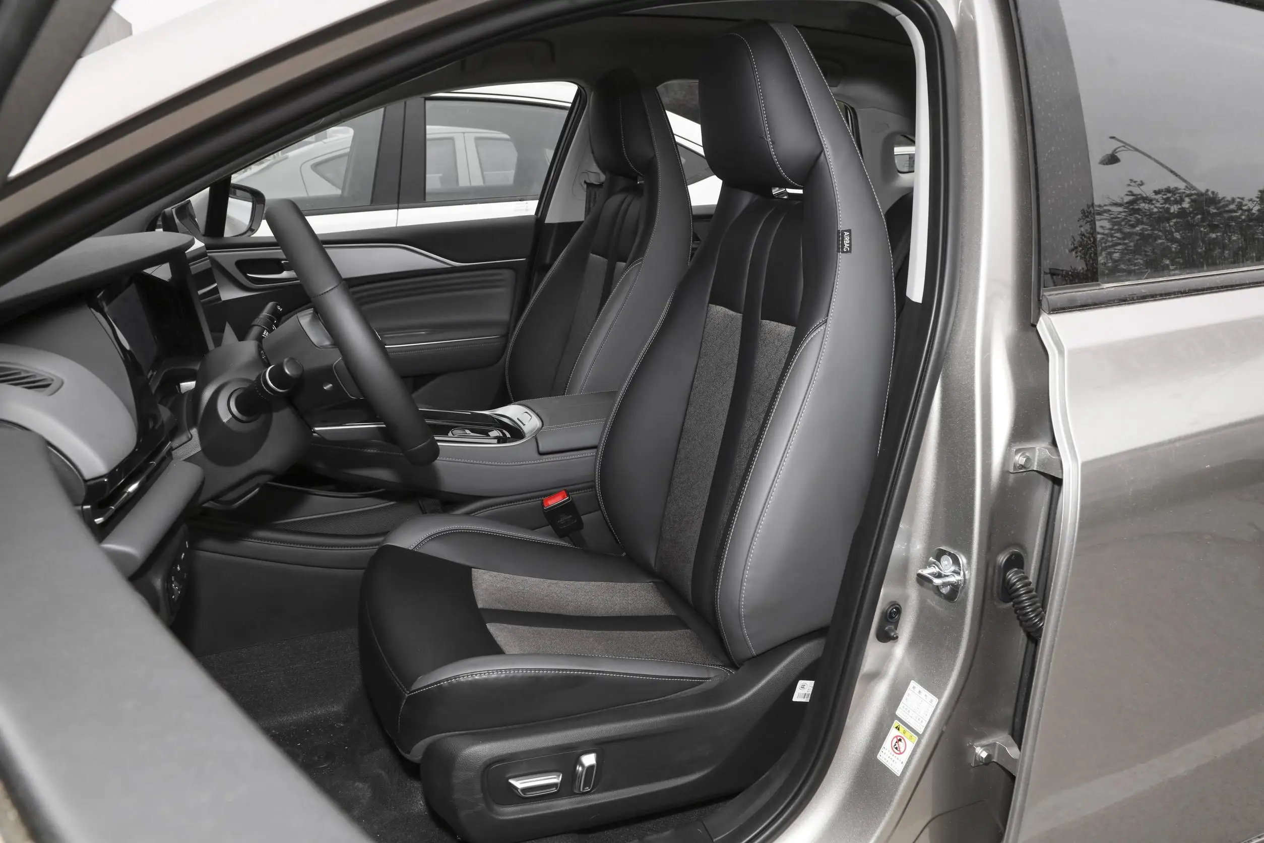 4500x1842x1746mm Size and 610km Mileage 2023 Gac Aion S Pure Endurance Compact Car
