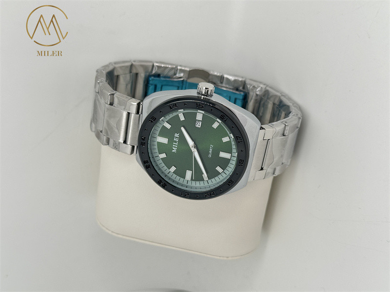 Waterproof Quartz Wrist Watch With Digital Display And Sleek Design