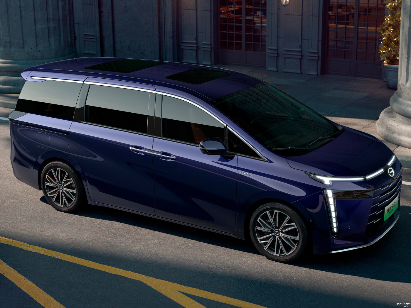 2023 GAC Trumpchi E8 PHEV 2.0T 5 Door 6 Seater MPV For Home With 1200KM Comprehensive Range