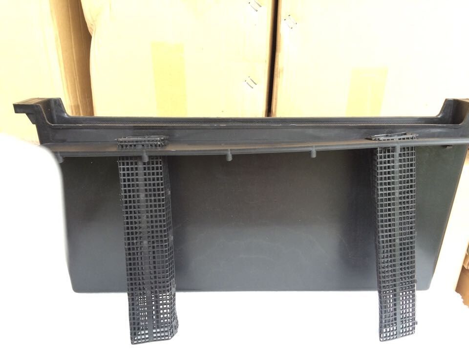 Plastic Bee Hive Equipment Frame Feeders 4L Black Color With Bee Farm Ladders For Beekeeping