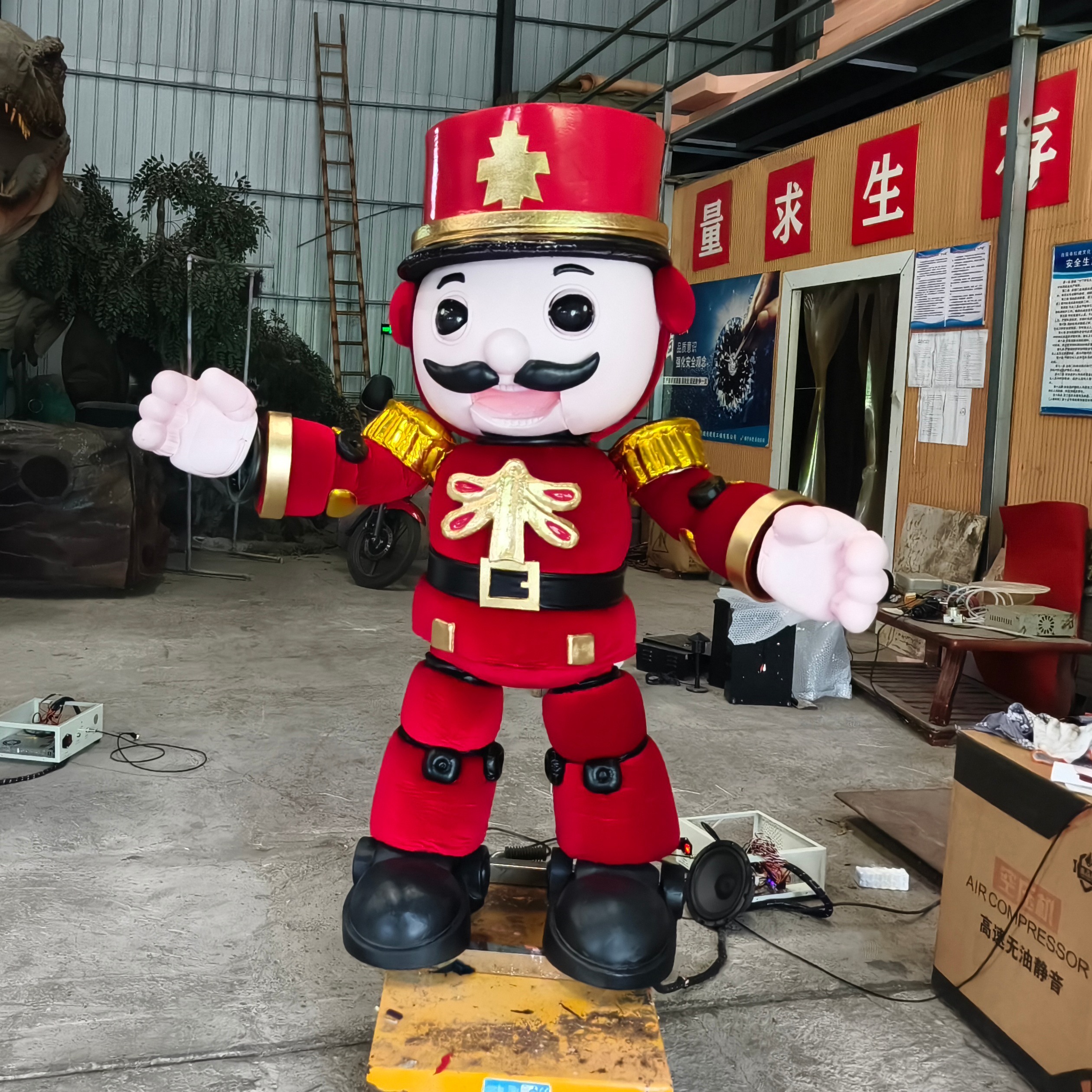 Realistic Animatronic Christmas Decoration Singing Cartoon Nutcracker Model