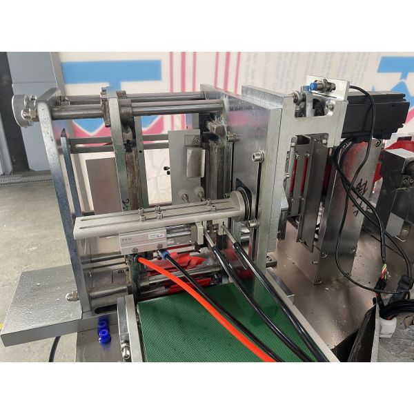 Full Automatic 4 Side Sealing Wet Wipe Packaging Machine Single Sachet Alcohol Swab Packing Machine