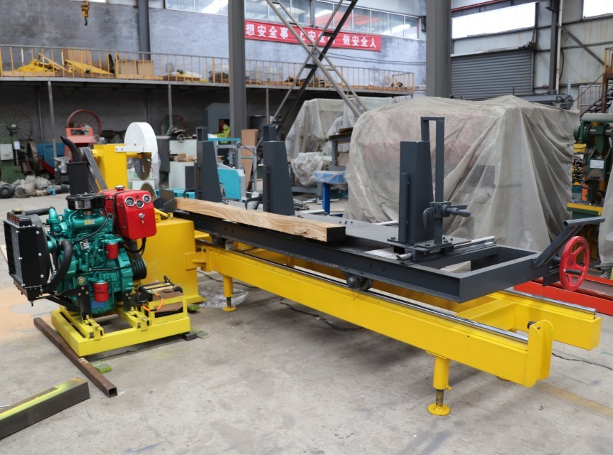 Diesel Portable Circular Sawmill Machine 900mm Wood Cutting Table Saw