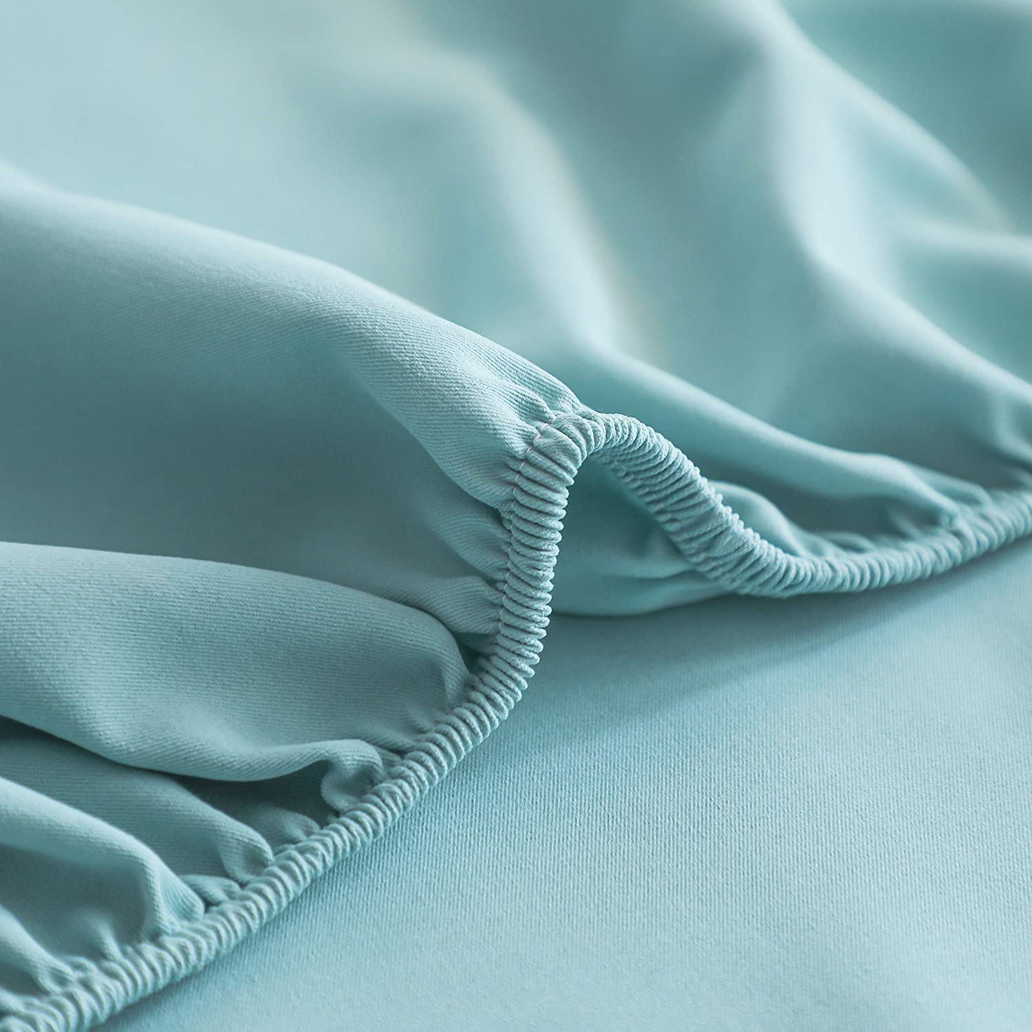 200TC Polyester Bedding Set 1 Fitted Sheet and 2 Pillowcases for a Good Night's Sleep