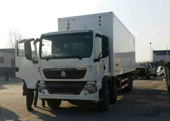 Frozen Foods LHD 8×4 Refrigerated Delivery Truck 40 Ton Low Energy Consumption