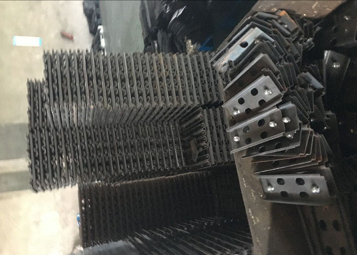 700mm Pitch Clip On Excavator Rubber Pads For Komatsu