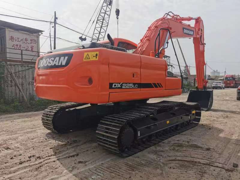 Low Working Hours Guaranteed Doosan DX225 DX225LC Crawler Excavator with 115KW Engine