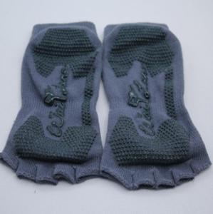 China non slip cotton yoga socks wholesale