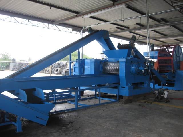 7.5Kw Rubber Tyre Shredder Machine Rubber Powder Production Line ISO CE