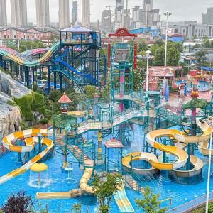 China Customized Splash Pad Fiberglass Waterslides Playground Slide For Pool wholesale