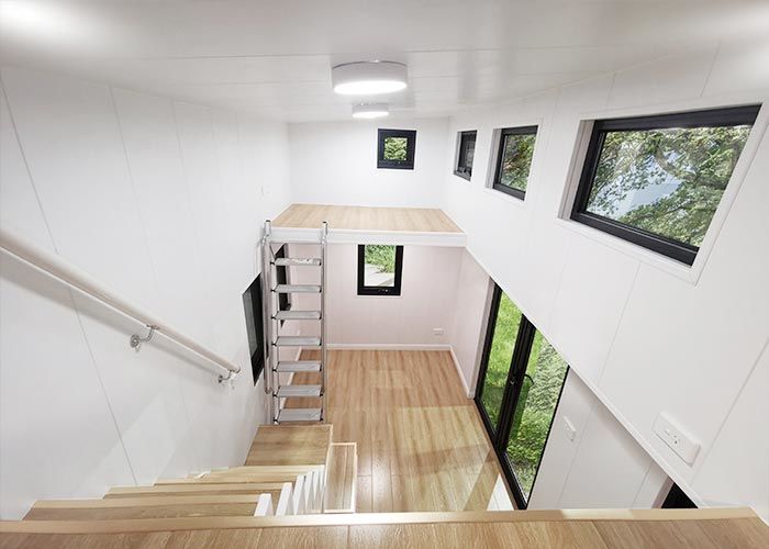 Light Steel Frame Tiny Home 2.4m*7.8m Electric Heating White/Black