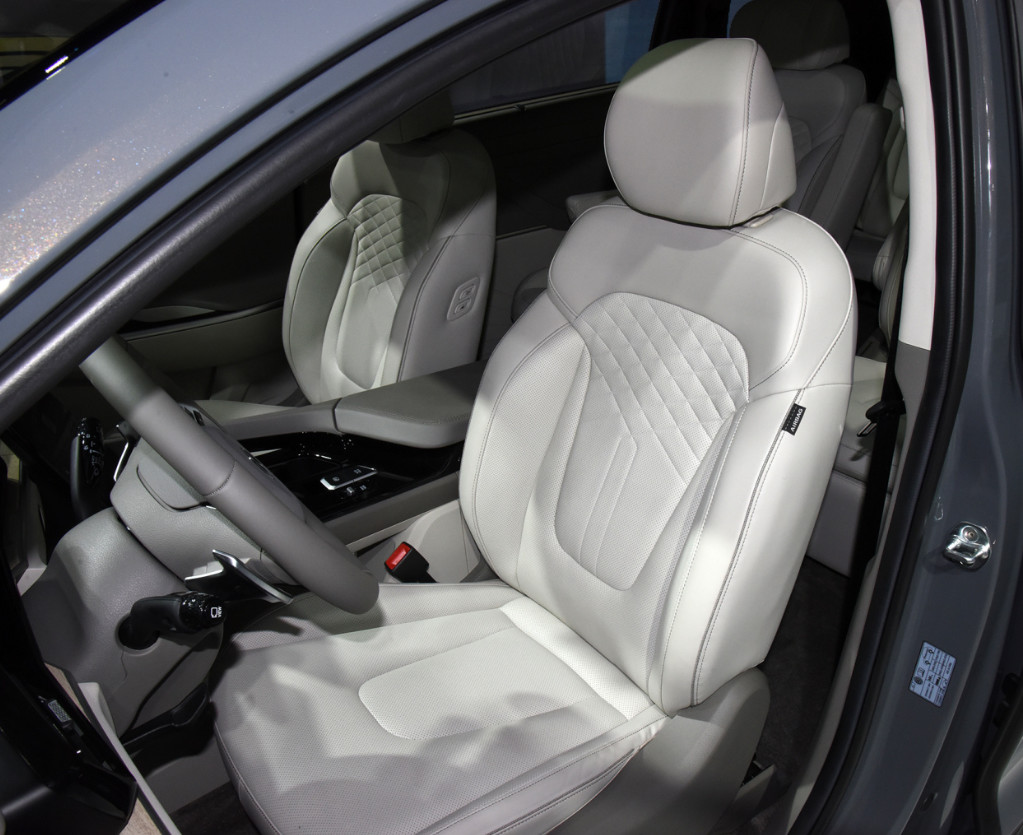 New or Used Diesel or Gasoline Vehicles Hyundai Custo 2021 380TGDi Mid-large size MPV 5 Door 7 seats Good Price