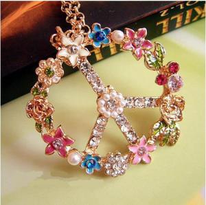 China Fashion Jewelry metal flowers with diamonds pendant necklace cloth ornaments on sale