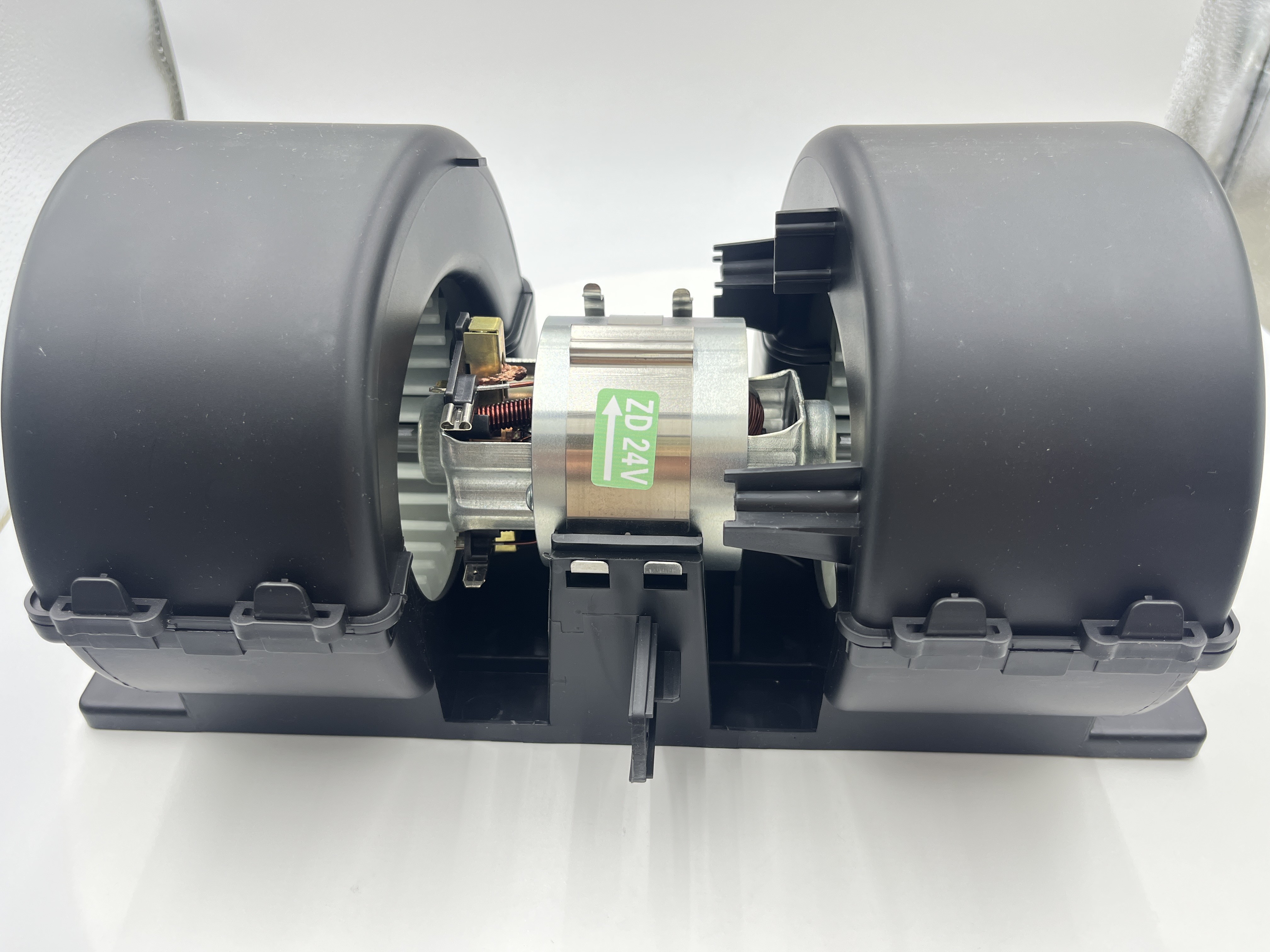 Euro Truck Cabin Blower Fan Motor For VOL FH FM OEM 20443822 20926019 8EW009157-531