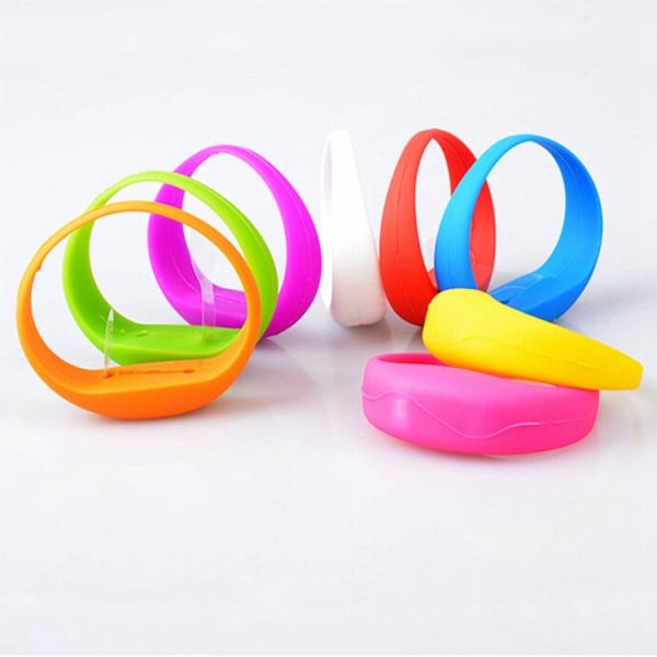 2018 hot sale silicone rfid led light up wristband remote control red white glow