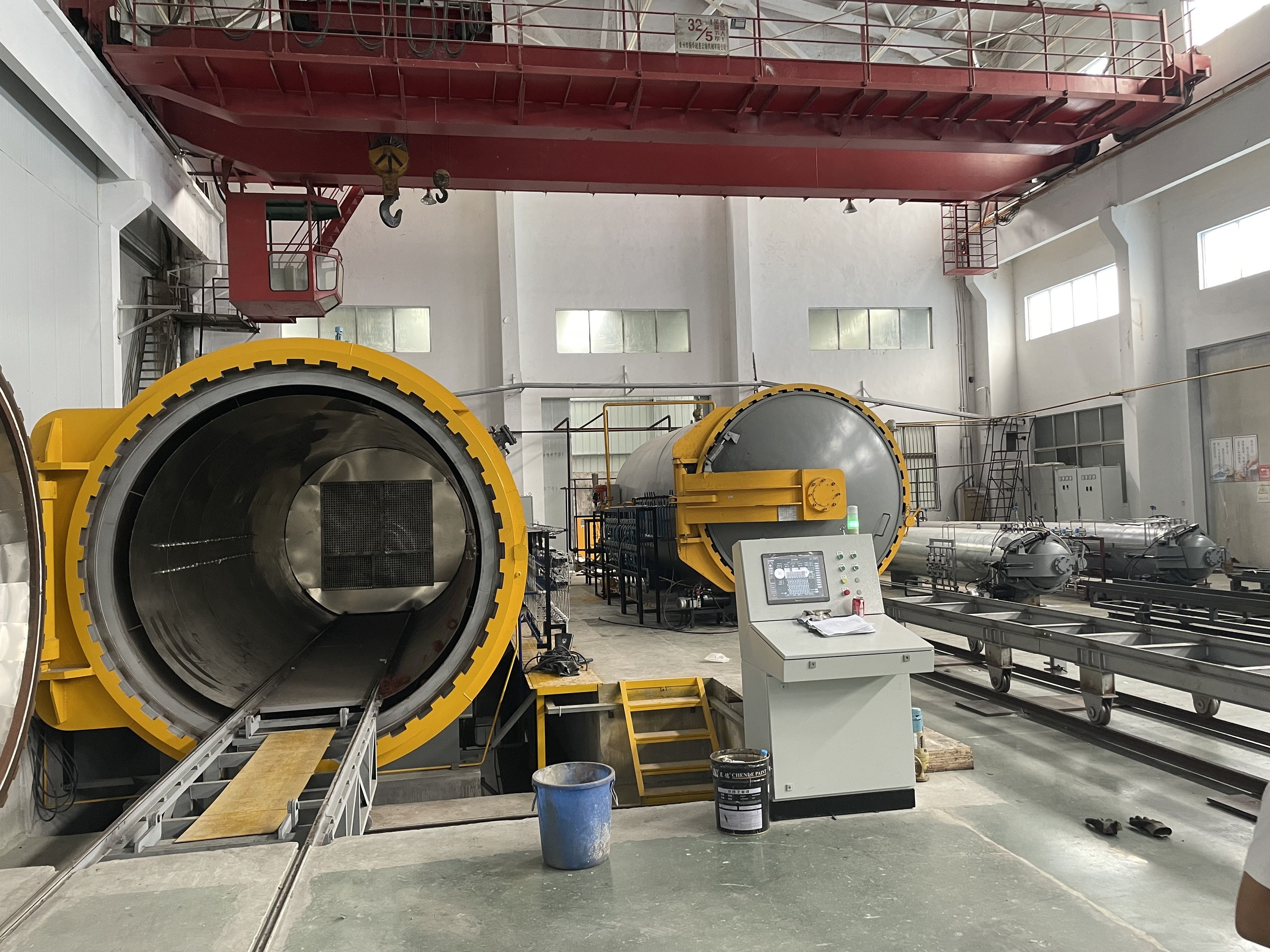What are the installation requirements for composite autoclave?