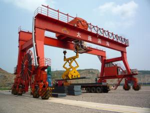 China High Strength Heavy Duty Rubber Tyred Gantry Crane 80 Tons For Outdoor wholesale