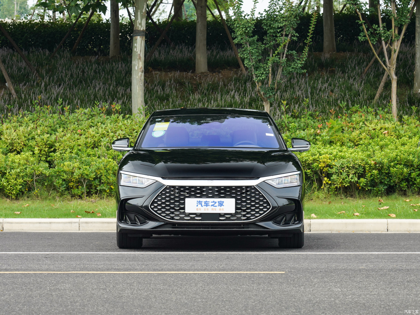 610km Energy Vehicles BYD Han EV Green 4-door Electric Sedan with Max Speed of 185Km/h