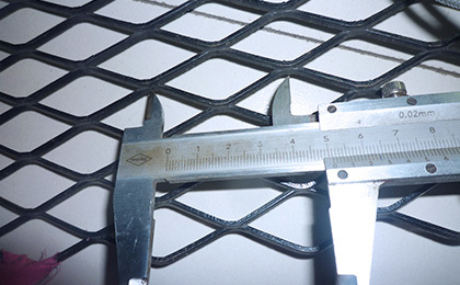 Flattened Black Sheet Expanded Stainless Steel Mesh For Building Projects 1.25*2.5m
