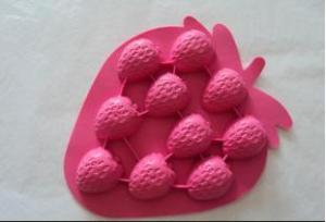 China Small Reusable Silicone Ice Trays Sweetly Strawberry Shaped For Easter / Christmas Party wholesale