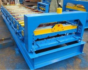 China Iron Roof Panel Roll Forming Machine 380v 3 Phrases 50hz Frequency wholesale