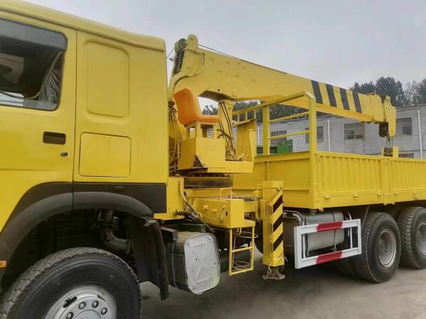 Sale Customized Sinotruck HOWO 6*4 Truck Mounted Crane with Customized