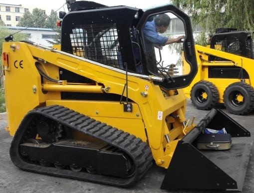 4x4 Wheel Drive Tracked Skid Steer Loader with Big Power Disc Type Trencher Rock Saw