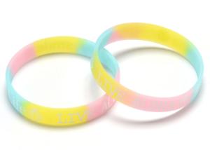 China Fixed Color Personalized Pink Rubber Bracelets Fashionable Custom Logo wholesale