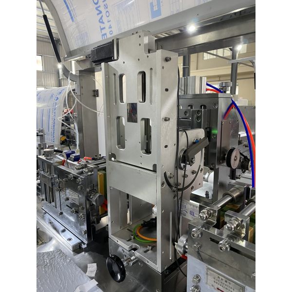 Full Automatic 4 Side Sealing Wet Wipe Packaging Machine Single Sachet Alcohol Swab Packing Machine