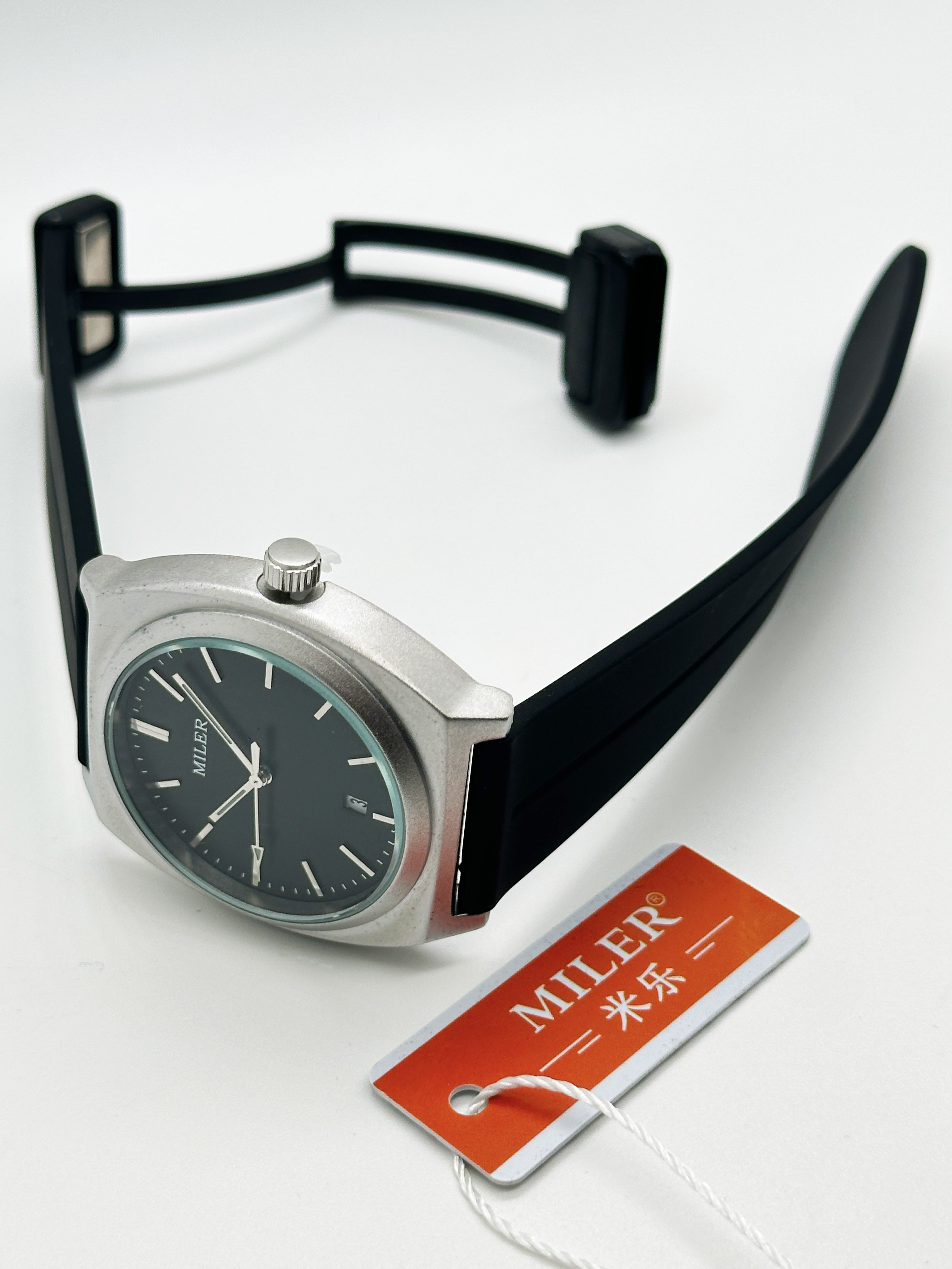 Wholesale Custom Logo Silicone Strap Watches With Buckle Clasp Water Resistant To 30 Meters